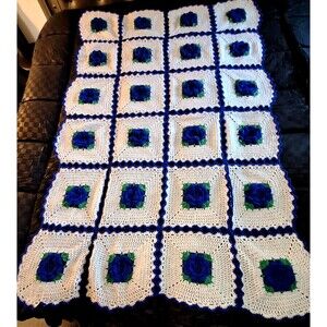 HANDMADE CROCHET GRANNY SQUARE AFGHAN THROW BLANKET‎ FLORAL BLUE WHITE 70"x45"